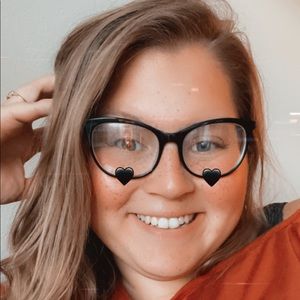 Meet your Posher, Cassandra